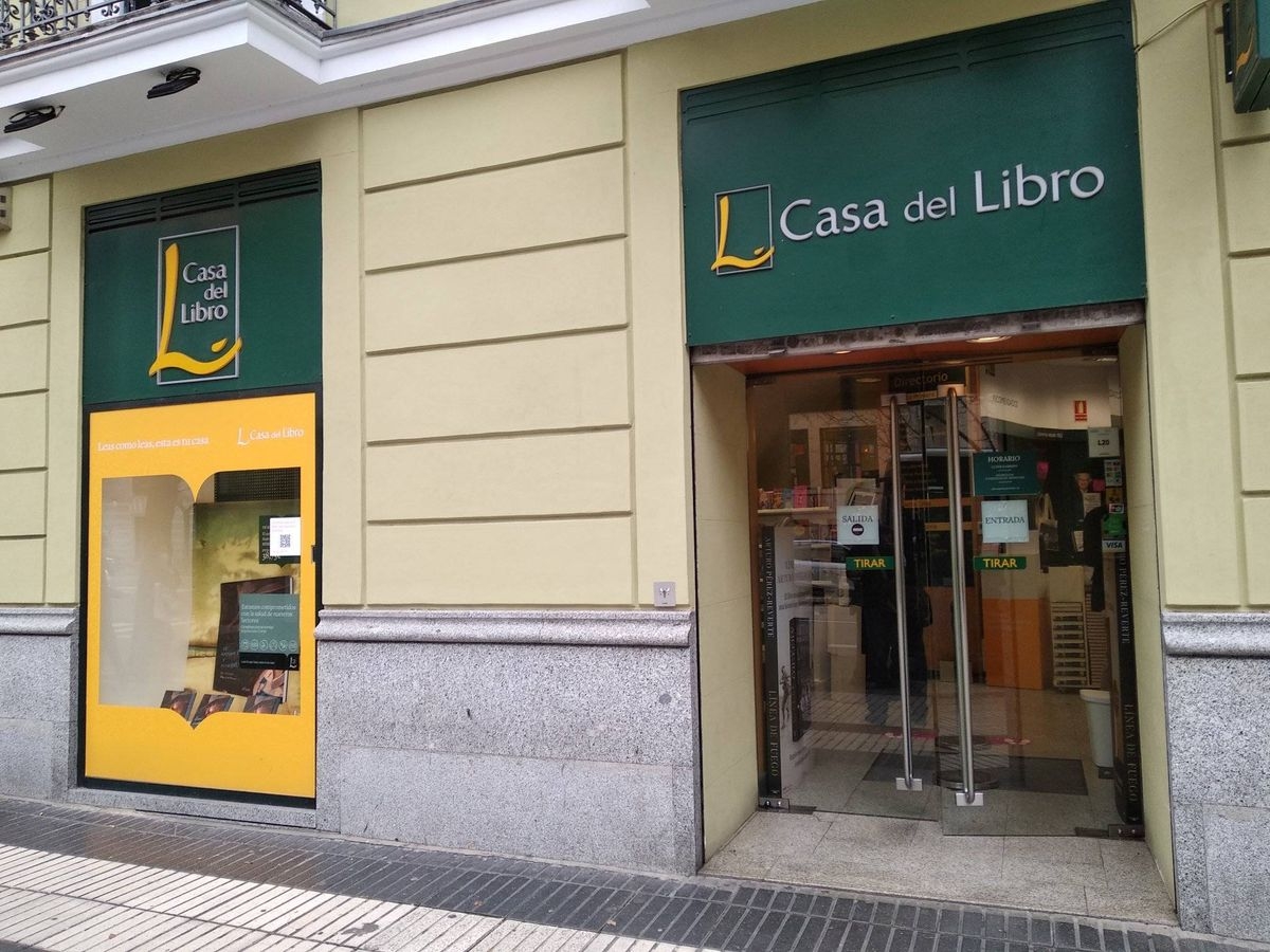 La Casa del Libro has acquired the universal tablet stand for all its stores.